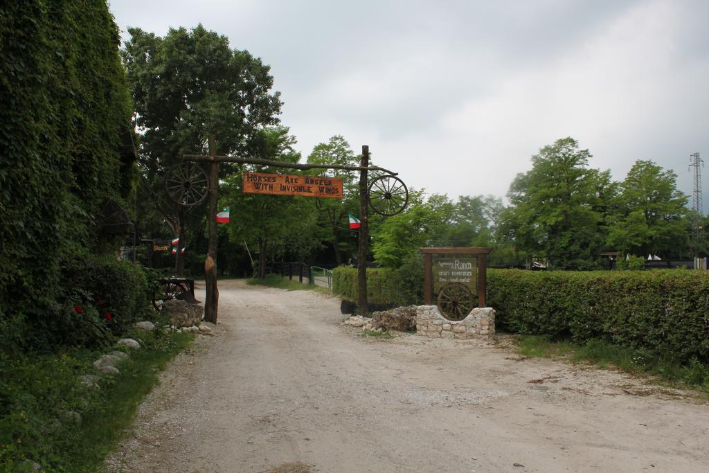 Agriturismo Al Ranch Villa Castello dʼAviano Exterior foto