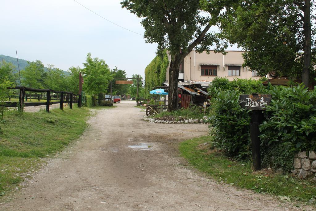 Agriturismo Al Ranch Villa Castello dʼAviano Exterior foto